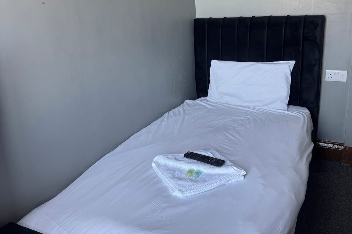 Basic Single Room, 1 Twin Bed, Sea View | Free WiFi