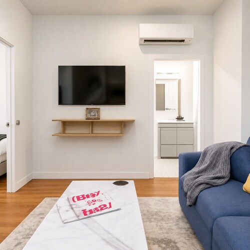 Modern 1BD/1BA apartment in the heart of Cornhill featuring high-speed WiFi, smart TV, and a fully equipped kitchen. Perfect blend of comfort and convenience in one of Rochester’s most charming neighborhoods.