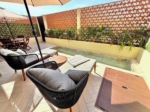 Outdoor dining - Private Patio Entry · Plunge Pool · Walk to Beach · Santa Cruz Huatulco · A/C (Bahía de Santa Cruz Huatulco)