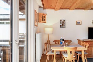 Dining - Apartment 'Gipfelblick Seefeld' with Mountain View, Balcony and Wi-Fi (Seefeld in Tirol)