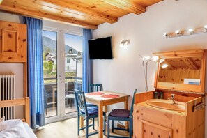 WiFi, bed sheets - Apartment 'Gipfelblick Seefeld' with Mountain View, Balcony and Wi-Fi (Seefeld in Tirol)