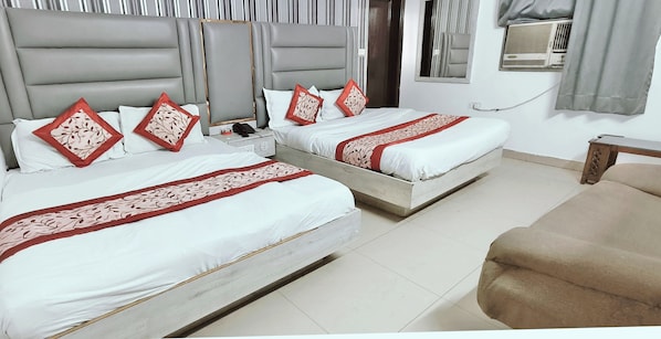 Family Quadruple Room, City View | Free WiFi - Ratandeep Lodging House (New Delhi)