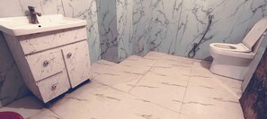 Family Quadruple Room, City View | Bathroom - Ratandeep Lodging House (New Delhi)