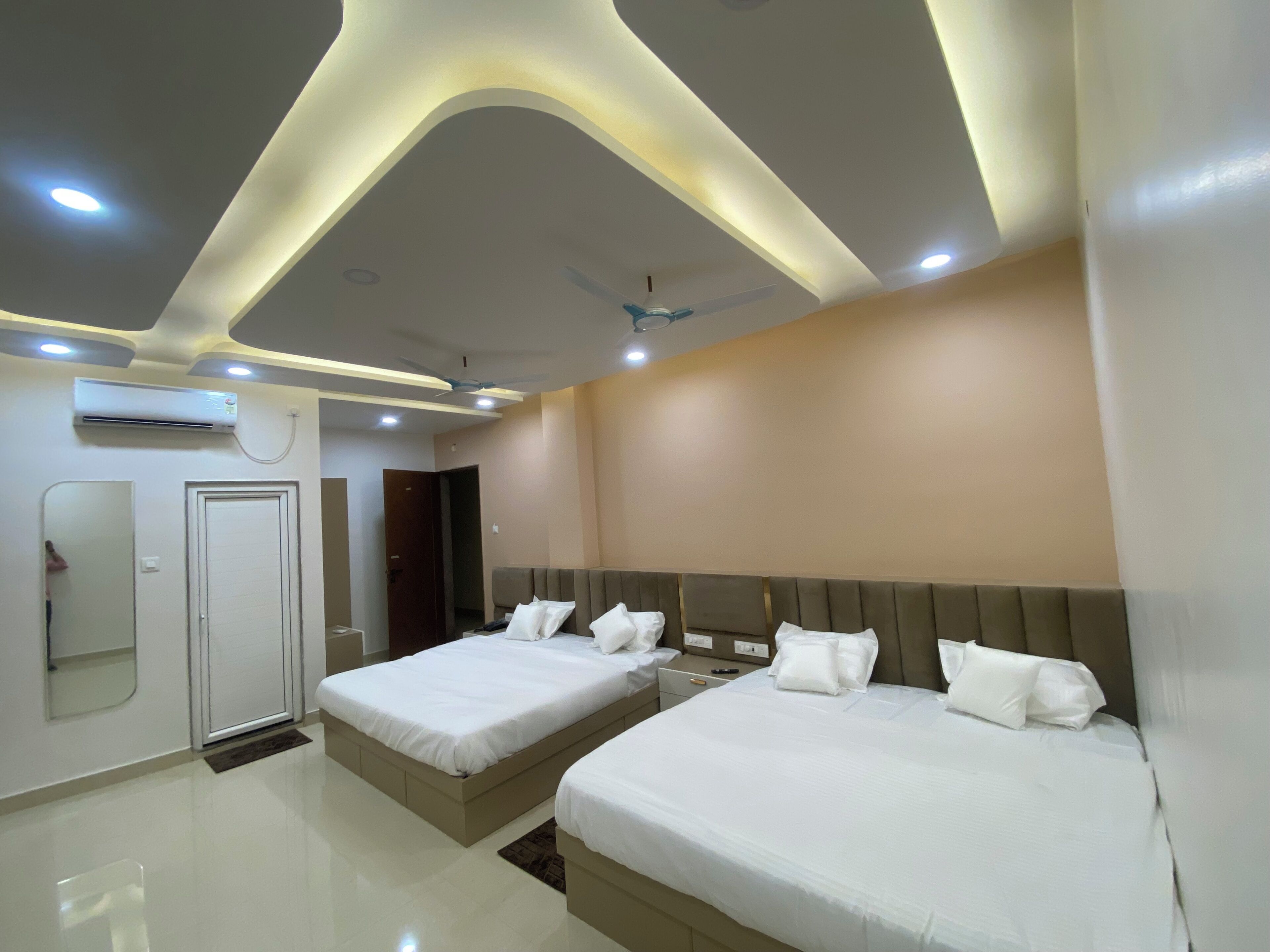 9 bedrooms, internet, bed sheets