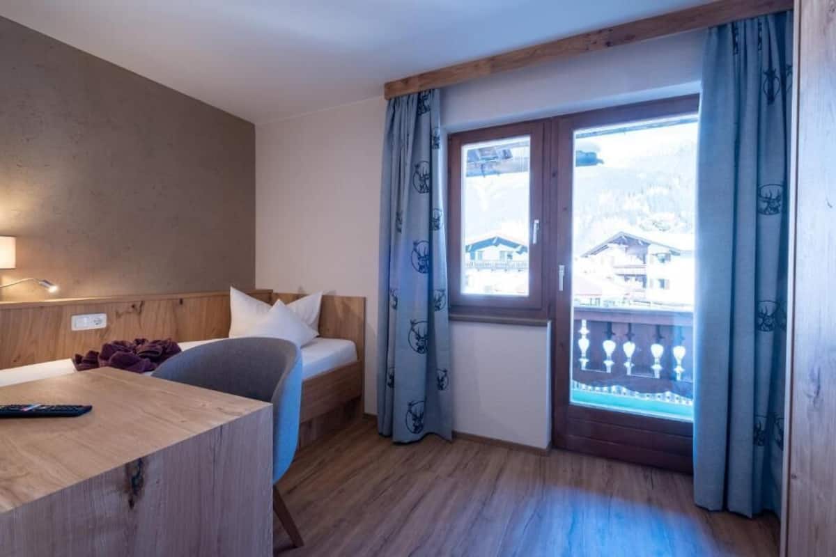 Single Room | Free WiFi, bed sheets