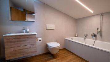 Economy Double Room | Bathroom | Hair dryer, towels, soap, shampoo