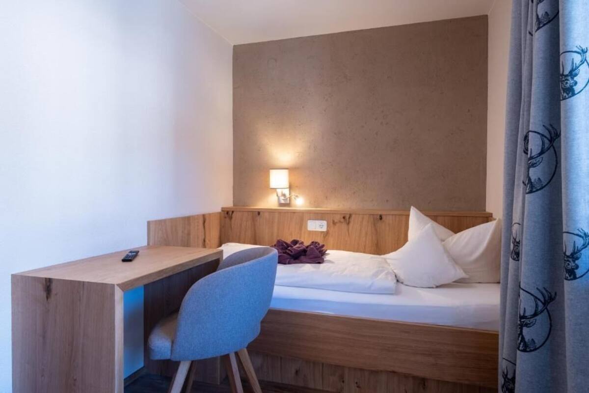 Habitación individual, balcón, vista a la montaña | Wifi gratis