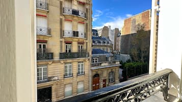Apartamento luxo, sacada, vista para a cidade | Parte interna