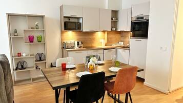 Deluxe Apartment, Balcony, City View | Private kitchen | Fridge, microwave, oven, stovetop