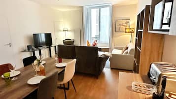 Deluxe Apartment, Balcony, City View | Dining