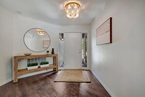 House, Accessible - Private Pool 3BR Sleeps 10 and Private Studio (Sarasota)