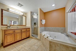 House - 3BR Sleeps 8 Pool Hot Tub Arcade 10 Mins to Disney (Orlando)