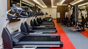 A gym with multiple treadmills, weight machines, and a red carpet. - Berrini Mood Beautiful 1 BR in S o Paulo (São Paulo)