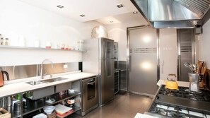 A modern kitchen with stainless steel appliances, a gas stove, and a built-in oven. - El Jacaranda Large 3 BR With Balcony in Recoleta (Buenos Aires)