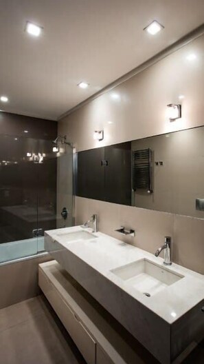 House - El Jacaranda Large 3 BR With Balcony in Recoleta (Buenos Aires)