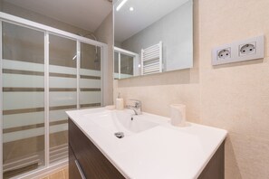 House - Republica 2BR apt Near Madrid s Financial Center (Madrid)