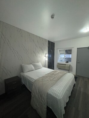 Single Room | Desk, laptop workspace, free WiFi - Richer Esso and Motel (Richer)