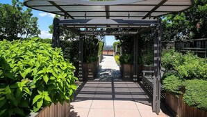 Property grounds - NYC Short-Stay Room Steps away from Central Park, Events & Museums (New York)