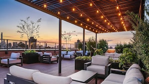 Terrace/patio - NYC Short-Stay Room Steps away from Central Park, Events & Museums (New York)