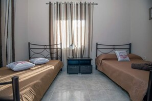 2 bedrooms, Internet - Seaside Plitra Paradiso - Steps From the Beach (Monemvasia)