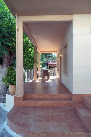 House - Seaside Plitra Paradiso - Steps From the Beach (Monemvasia)