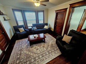 Living area - Beautiful 2-bedroom apartment with 1900s charm. (La Porte)