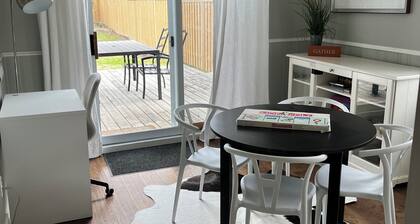 Spacious Family Home • Quiet Street • Dining & Shops Nearby • 20 Mins to Airport