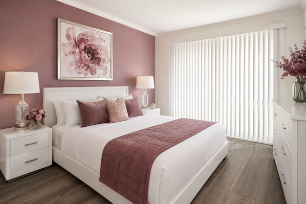 Classic Room | Iron/ironing board, free WiFi - The Veloria Hotel (Toronto)