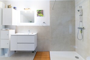 Shower, towels