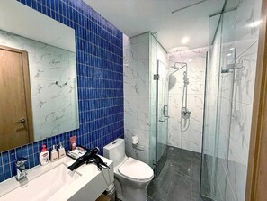 Basic Studio, Balcony, Sea View | Bathroom - Homestay Citadines - Alacarte (Bai Chay)