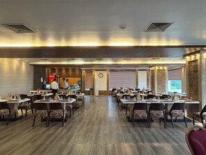 Dining - The Golden Palace (Puri)
