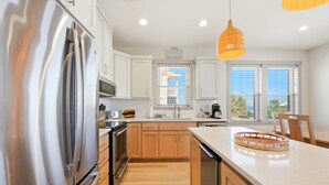 Coffee/tea maker, fridge, microwave, oven - Welcome to Gypsy Wind! (St. George Island,)
