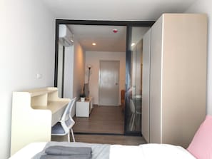 1 slaapkamer, een kluis op de kamer, een strijkplank/strijkijzer
