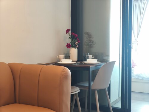 3 mins walk BTS Superb 1BR Fast Wifi
