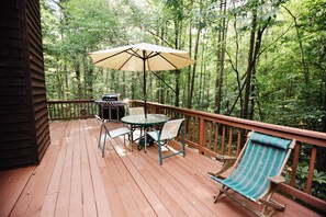 Outdoor dining - Entire chalet in Farmville, Virginia
8 guests 3 bedrooms 4 beds 2 baths (Farmville)