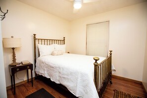 Iron/ironing board, WiFi, bed sheets - Entire chalet in Farmville, Virginia
8 guests 3 bedrooms 4 beds 2 baths (Farmville)