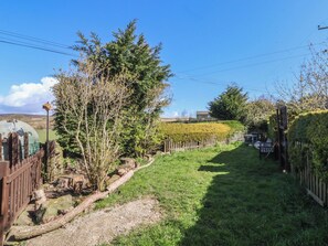 Property grounds - 1 Upper Austby Farm Cottage (Ilkley)