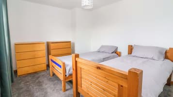 Cottage | 3 bedrooms, WiFi (free), individually decorated, individually furnished