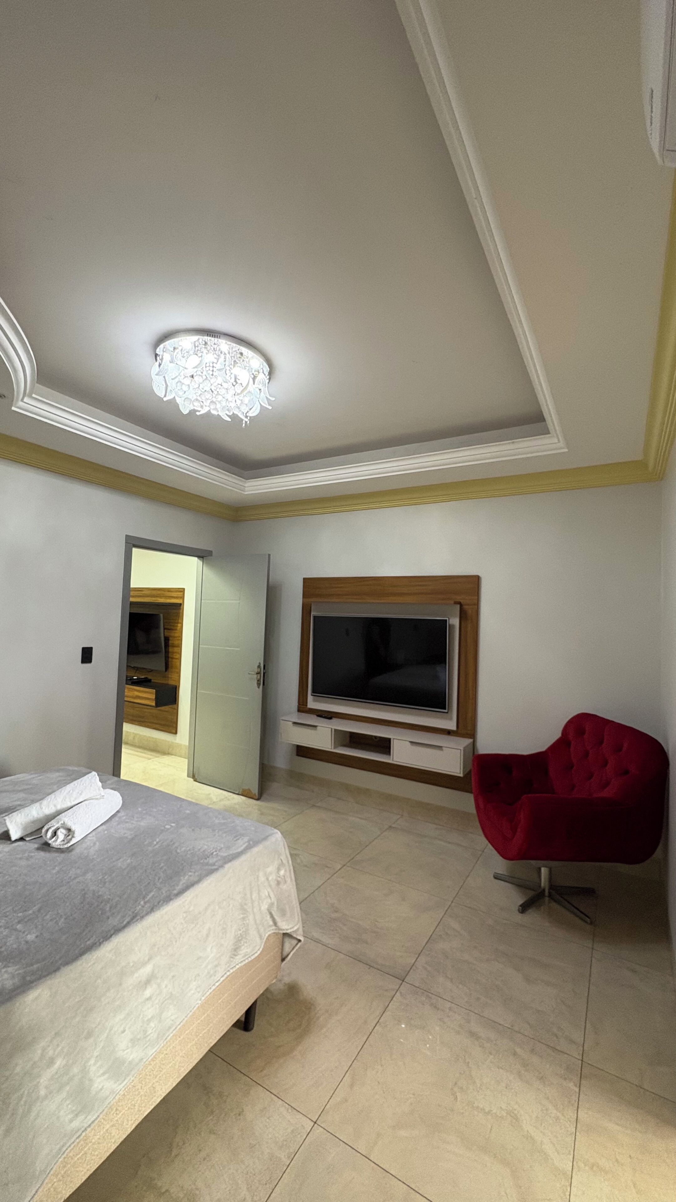 Apartamento Deluxe, Aire acondicionado, vistas a la ciudad | Cortinas opacas y tabla de planchar con plancha