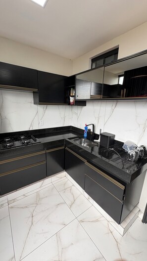 Classic Apartment, City View | Private kitchen | Full-size fridge