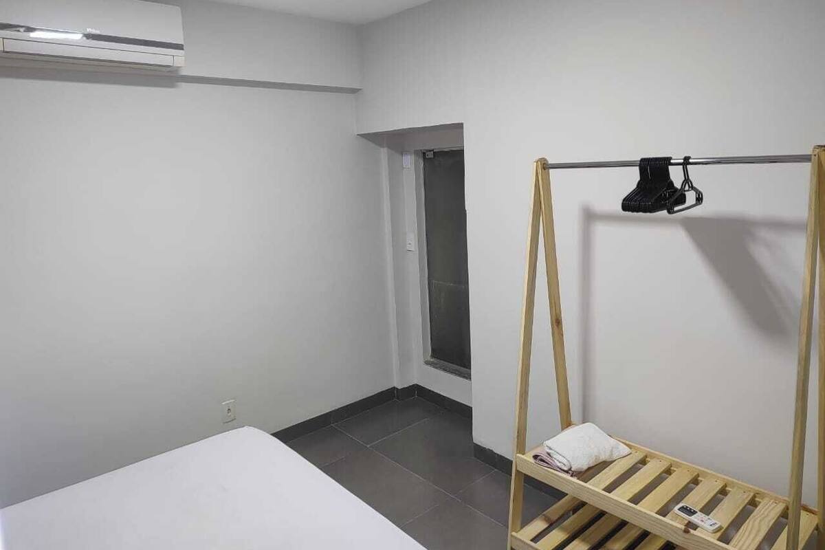 Căn hộ phong cách cổ điển, quang cảnh thành phố | Màn/rèm cản sáng, bàn ủi/dụng cụ ủi quần áo 