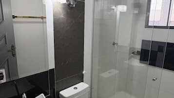 Deluxe Apartment, Air conditioning, City View | Bathroom