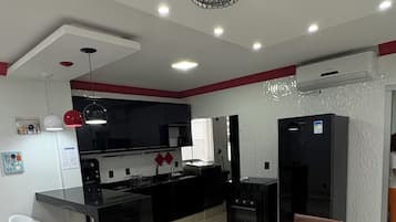 Deluxe Apartment, Air conditioning, City View | Dining