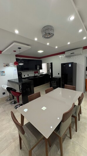 Apartamento Deluxe, Aire acondicionado, vistas a la ciudad | Restauración