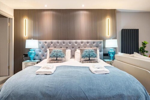 Waterhead Bath Suites
