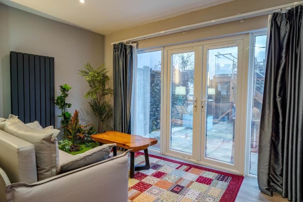 Junior Suite, Patio, Courtyard View | Living area