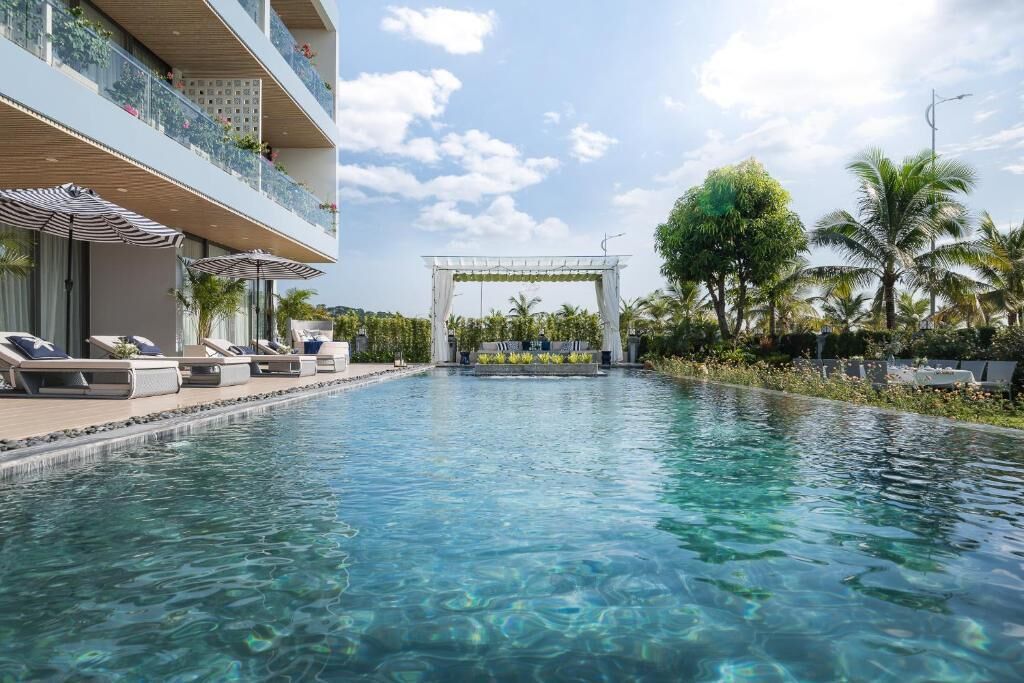Classic Studio, Balcony, Garden View | Pool