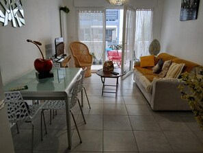 Living area - Vrbo Property (Anglet)