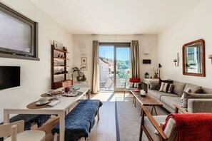 Apartamento | Zona de estar | Televisión de 30 pulgadas con canales digitales