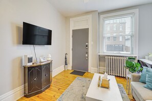 Apartment (3 Bedrooms) | Interior - Walkable Lawrenceville Townhome w/ Patio! (Pittsburgh)